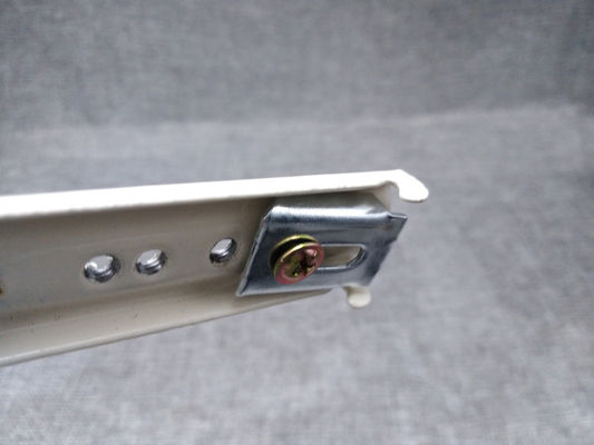 Un buen precio. 35g motorizó el techo de aluminio del carril de cortina acorcheta los soportes del carril de cortina de la cerradura de palanca En línea