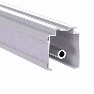 Un buen precio. Equipo retractable impermeable de la longitud los 4m Roman Blind Track Roman Shade En línea